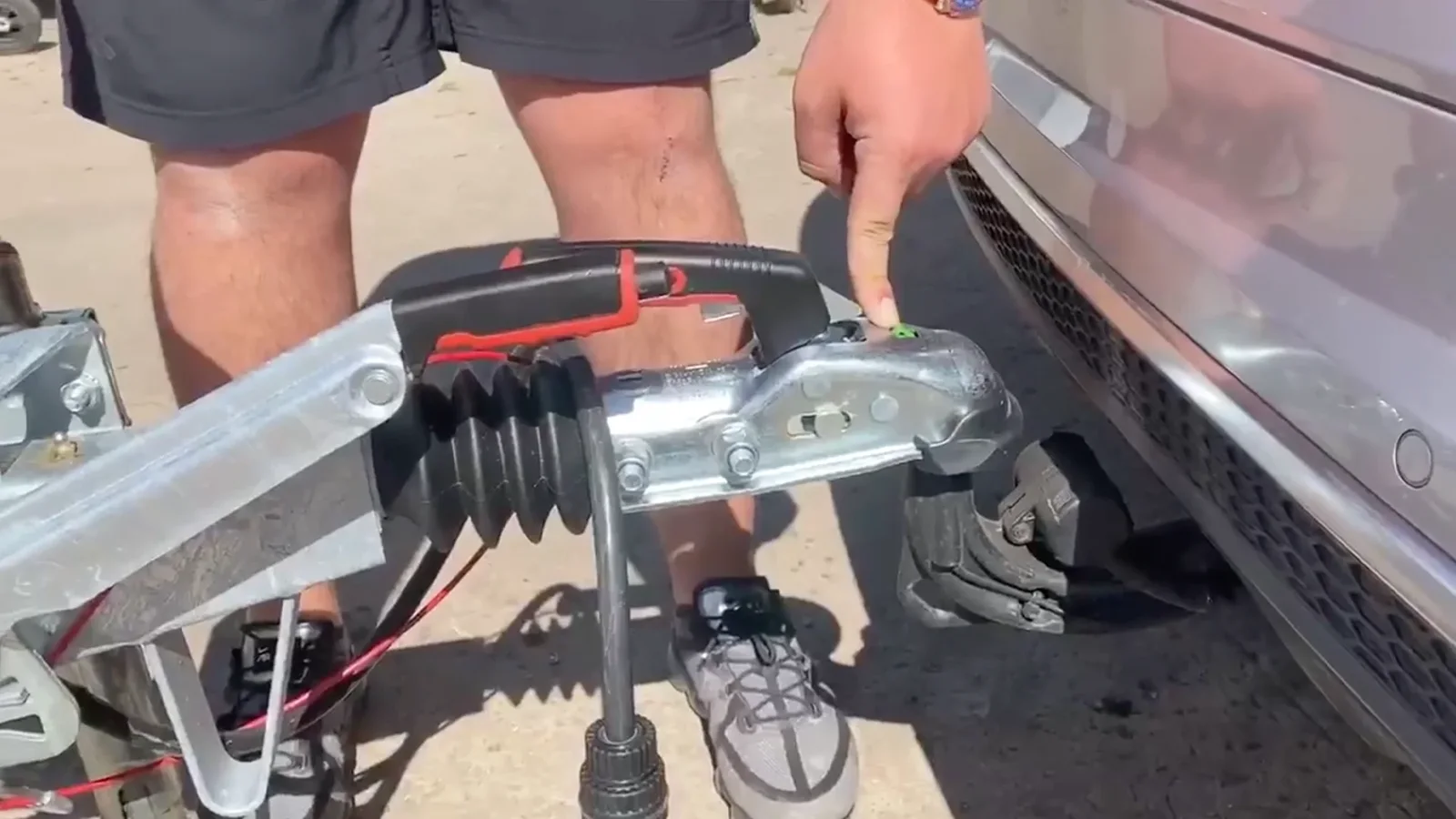 Connecting the Go-Pod breakaway cable and towing electrics